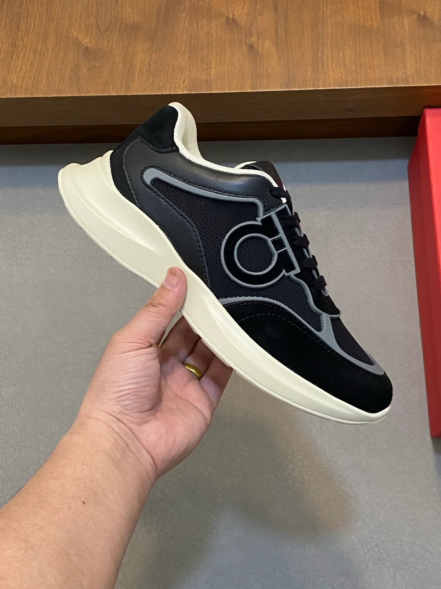 Men's men's shoes 💰700 [Ferragamo] Ferragamo - High-end quality original order - Upper: original cow suede leather with breathable mesh, brand logo sewn on the shoe body - Lining: brand canvas, foot pads; water-dyed cowhide - Outsole: rubber outsole - Super high quality control·Fine workmanship: Prominent (high-end·luxury·grade) Size: 38-44 (38 45, can be customized)
